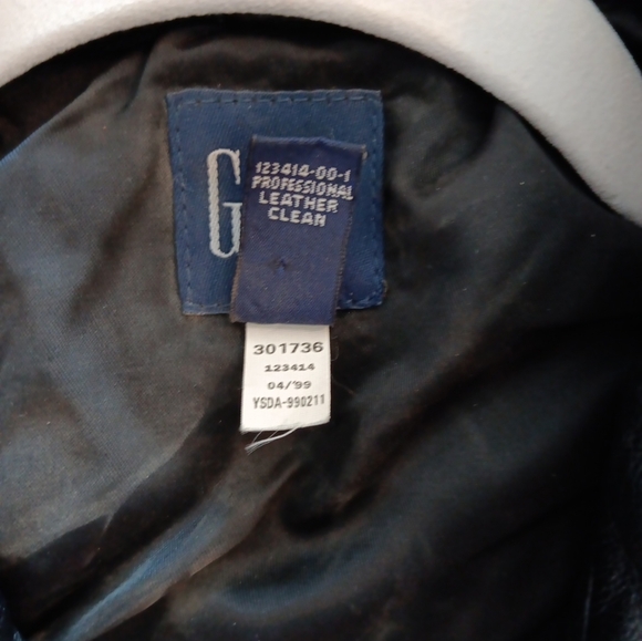 Gap Leather Vest Size M Black Women's Vintage Soft Biker Look with rounded fisht - Picture 5 of 5